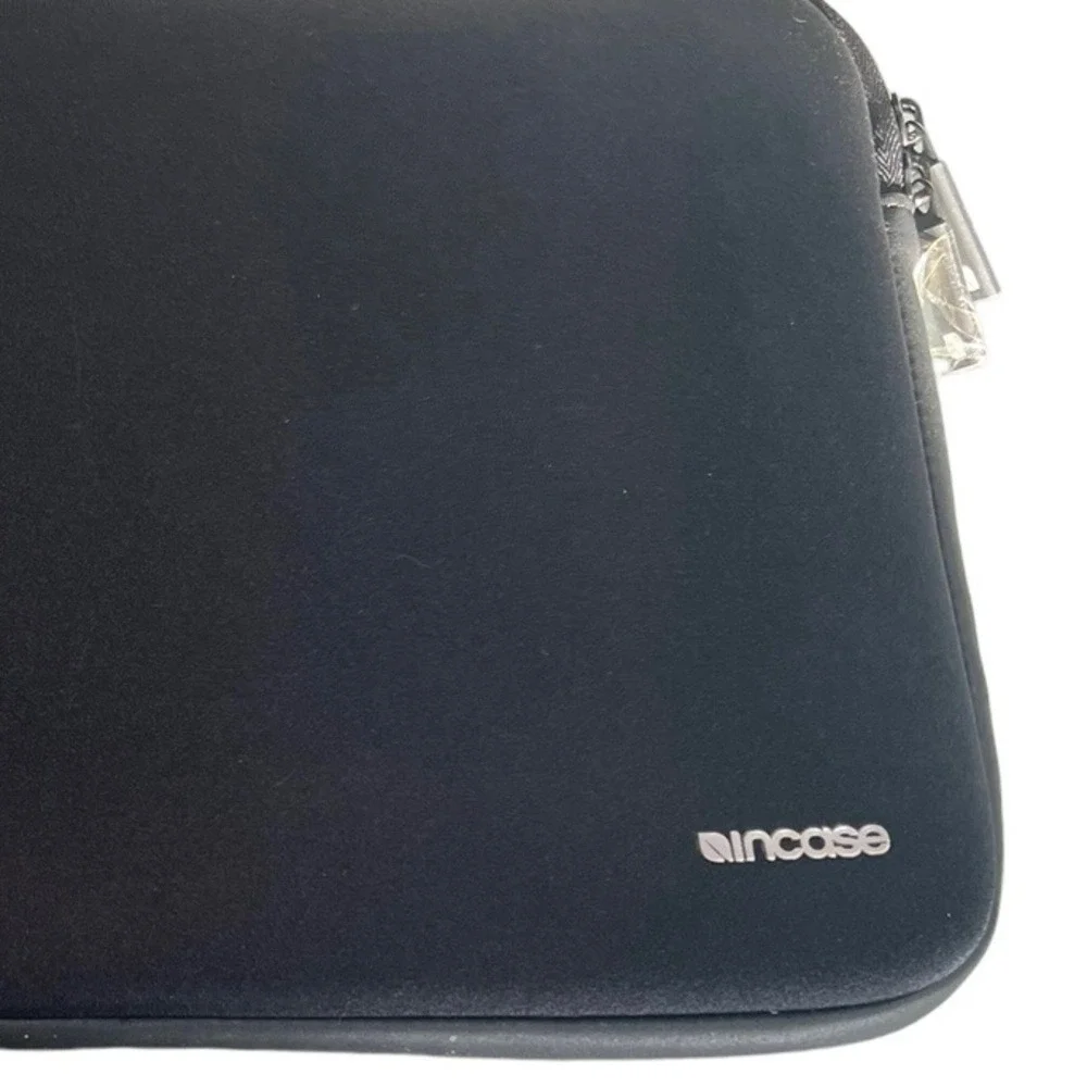 4/$40 Incase‎ Protective Sleeve Black Laptop Bag